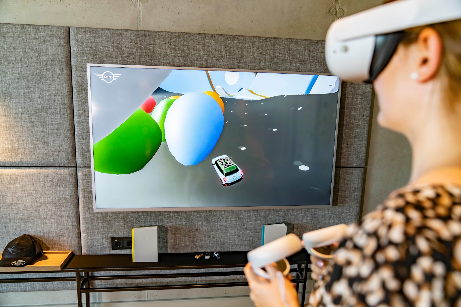 JUEGO DE REALIDAD VIRTUAL MANEJANDO UN MINI